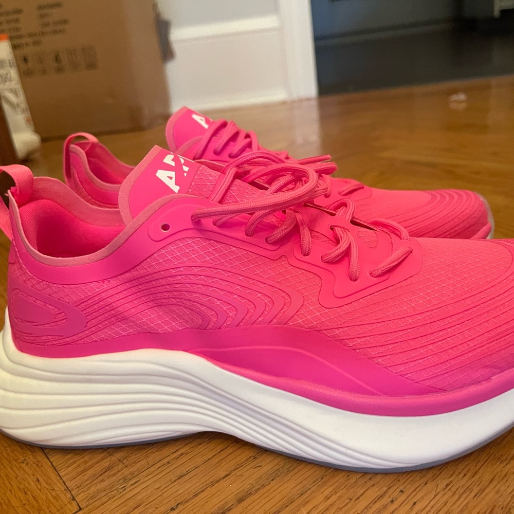 APL NWT Womens Streamline - Never worn, with box